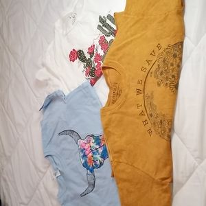 Bundle of 3 T-Shirts
